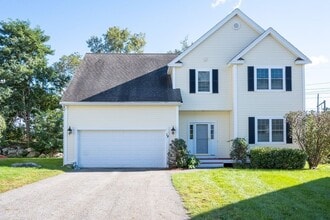 Building Photo - 18 Equestrian Ln