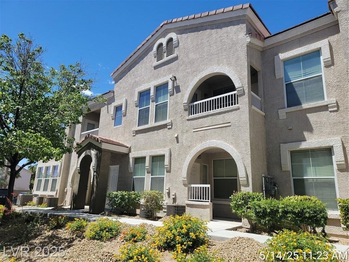 Foto principal - POPULAR FLOORPLAN IN A DESIREABLE GATED CO...