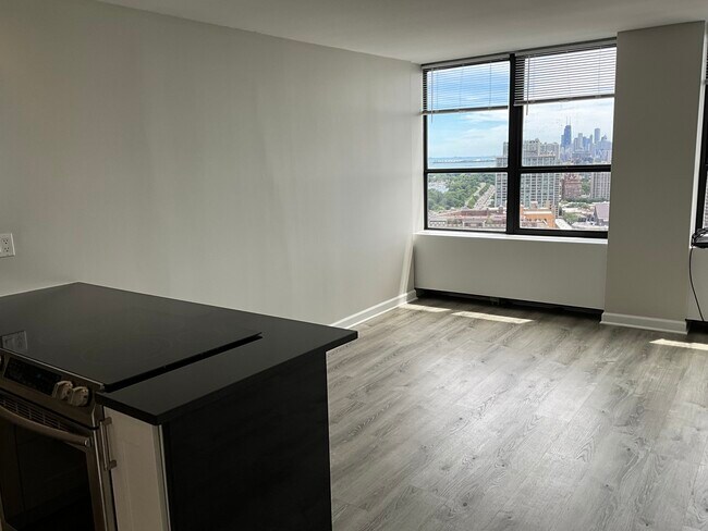 Foto del edificio - 655 W Irving Park Rd