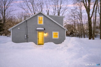 Building Photo - 99 Ramapoo Rd