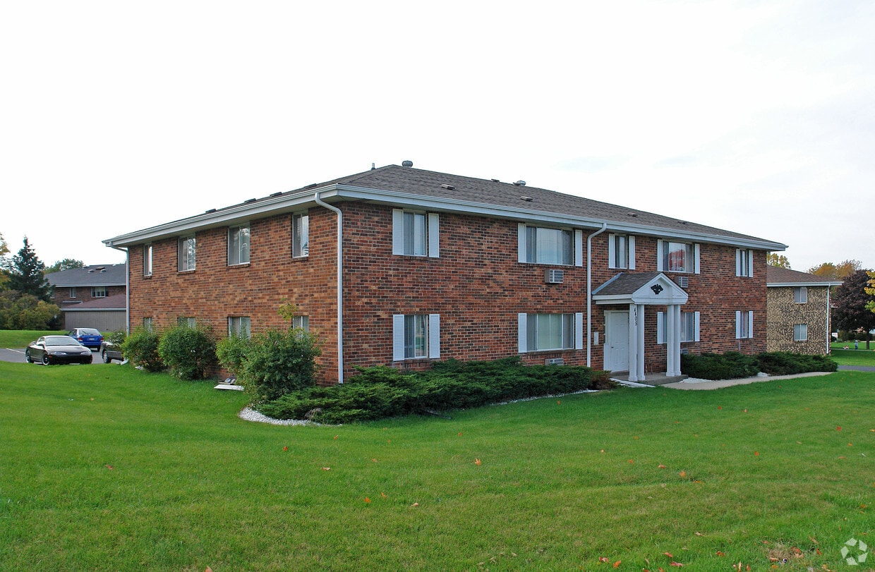 4405 Kennedy Dr, Racine, WI 53404 Apartments in Racine, WI