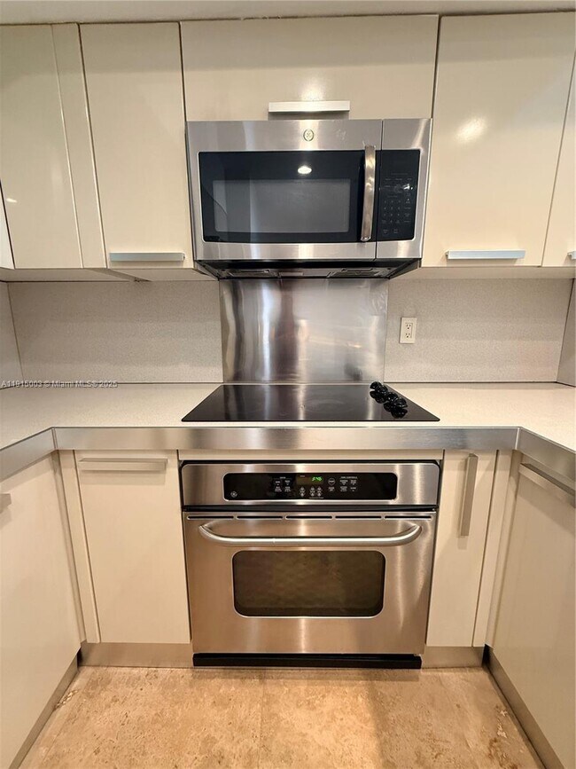 Foto del edificio - 15315 Loch Isle Dr W