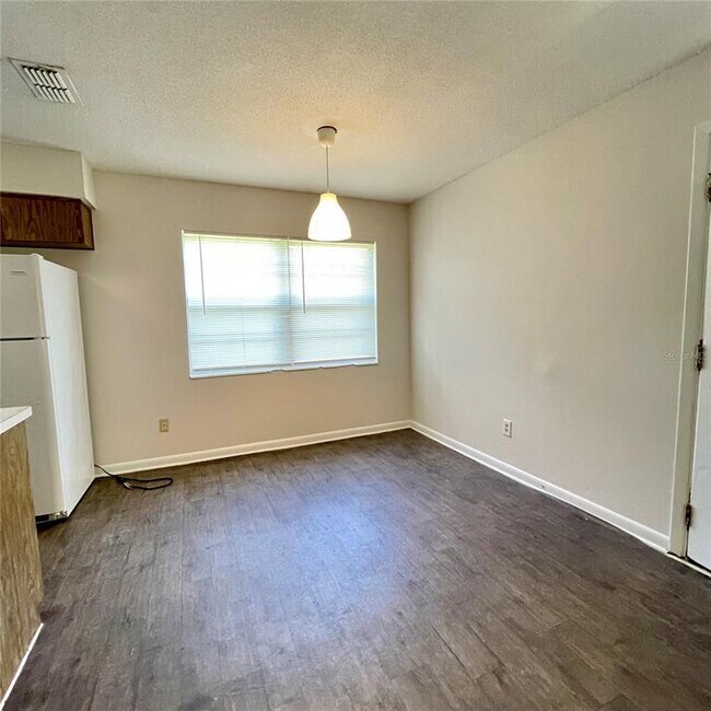 Foto del edificio - 832 E Indiana Ave