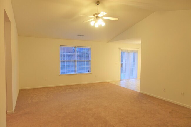 Foto del edificio - 450 Bentridge Dr