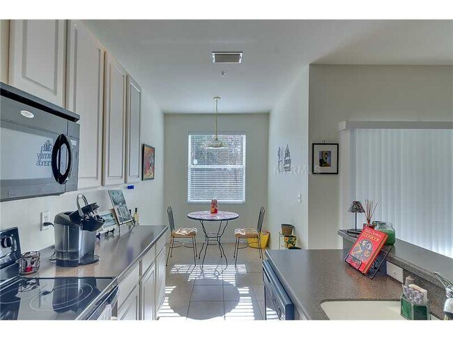 Building Photo - 3723 Parkridge Cir