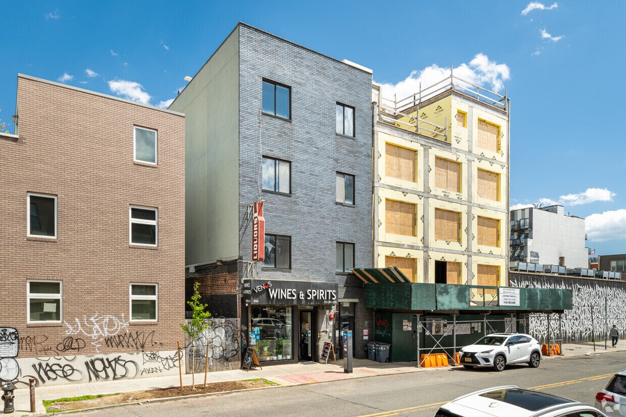 Frente del edificio en Lorimer Street - 494 Lorimer St