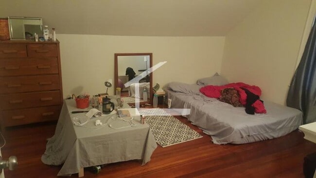 Building Photo - Beautiful 3 Bed/ 1 Bath Available 9/1/26