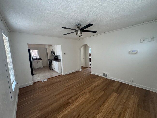 Foto del edificio - 10445 E 17th Ave