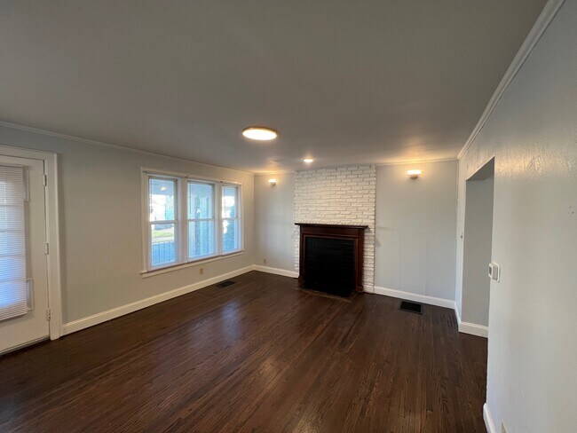 Building Photo - 494 Nashoba Ave