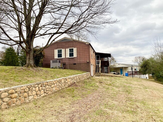 Building Photo - 3 BR 2 BA For Rent in Red Bank