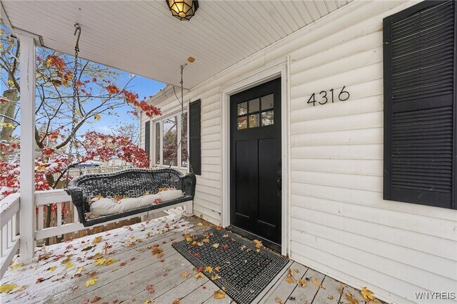 Foto del edificio - 4316 Clinton St