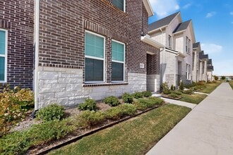 Building Photo - 1032 Bristleleaf Wy