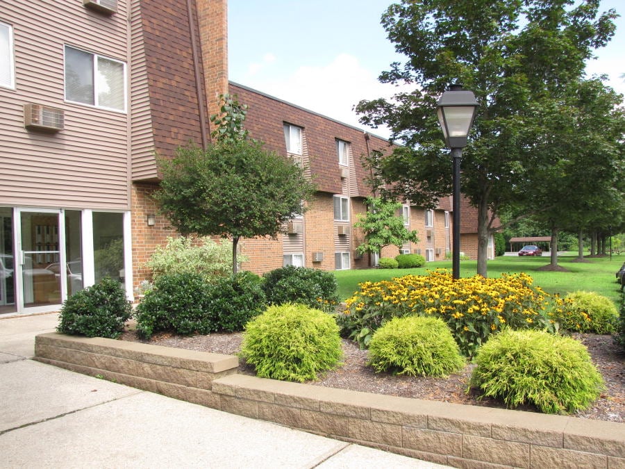 Kent Village Apartments – photo 1