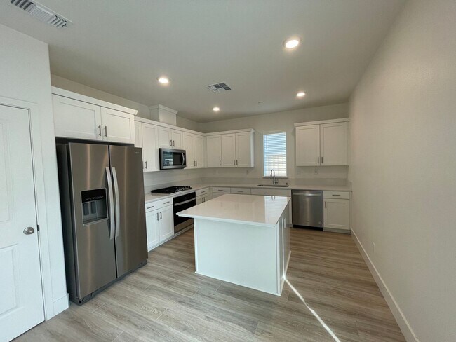 Foto del edificio - 6156 Olive Pl