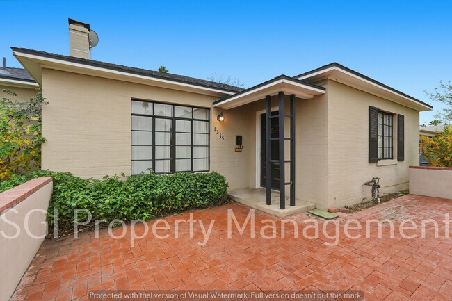 Foto del edificio - 1315 W Holly St