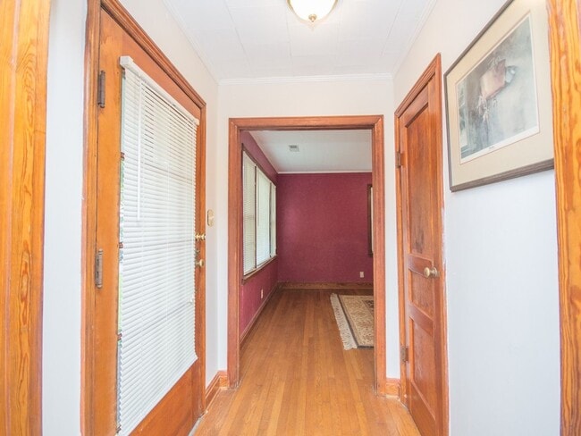 Foto del edificio - Farm House! Great Location....25 minutes f...