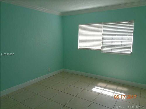 Foto del edificio - 183 NE 51st St