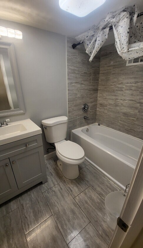 Foto del edificio - 8409 Short St