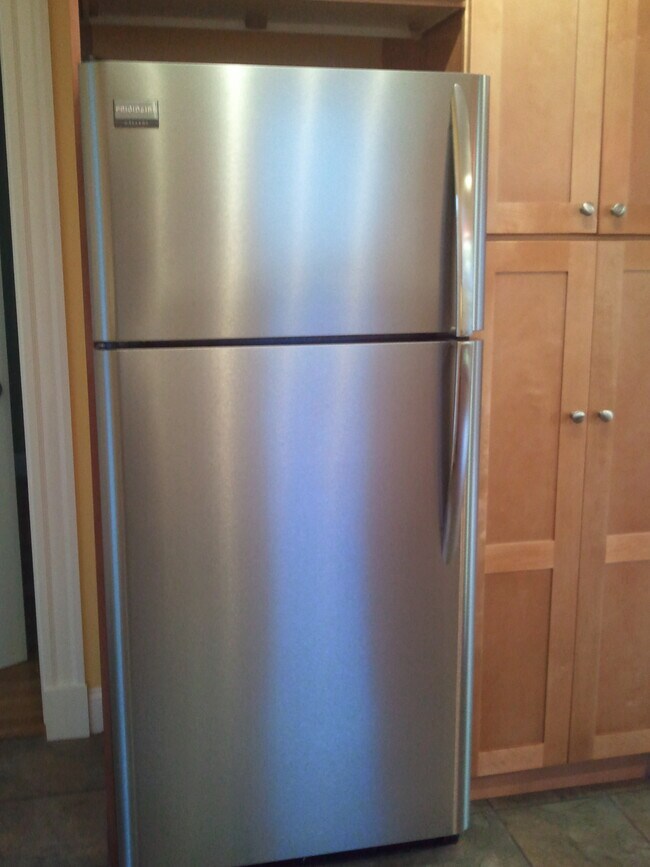 Building Photo - 8 Cedar Street