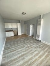 Building Photo - 5960 W Roosevelt Rd