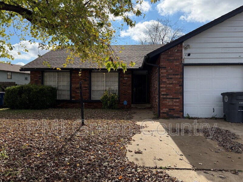 Foto principal - 9832 E 37th St