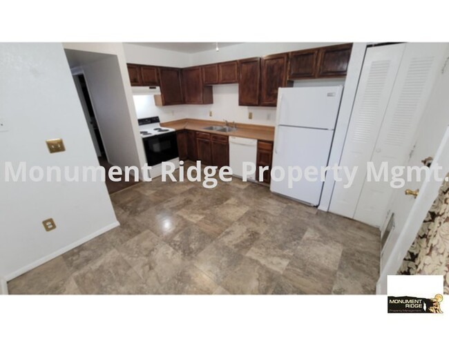 Building Photo - Available Now!  2 bed 2 bath Clifton apart...