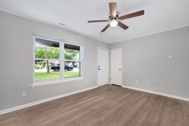 Foto del edificio - 2634 Myrtis Ln