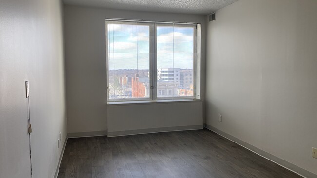 Dormitorio-hermosas vistas! - Courthouse Square - A 55+ Community