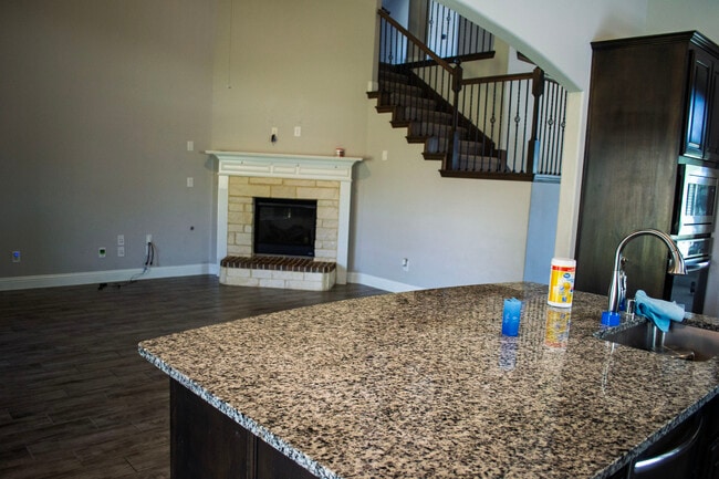 Building Photo - 1421 Baynes Dr