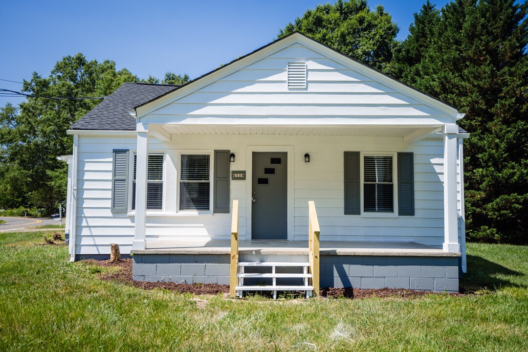 Primary Photo - 4228 Angier Ave