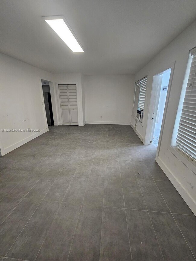Building Photo - 7825 Crespi Blvd