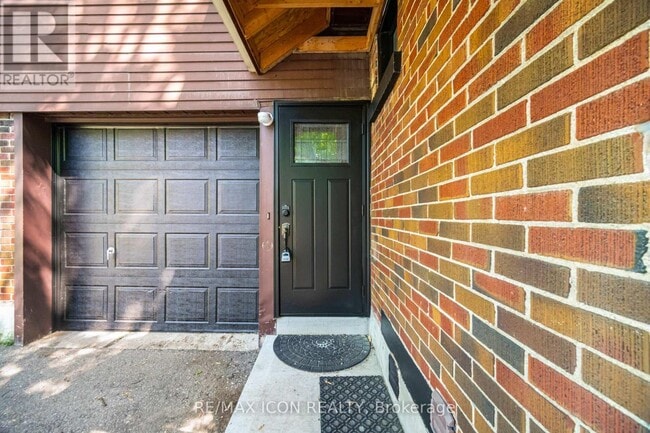 Building Photo - 64 Sheldon Ave N