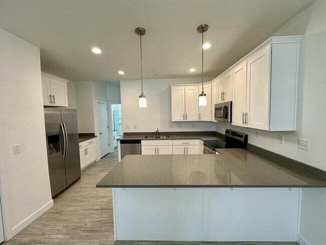 Building Photo - 3 Bedroom Vineyard Townhome