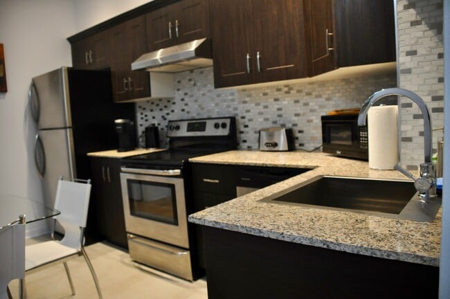 Building Photo - 4399 Boul Saint-Laurent