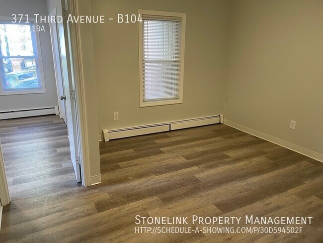 Building Photo - 371 Third Ave