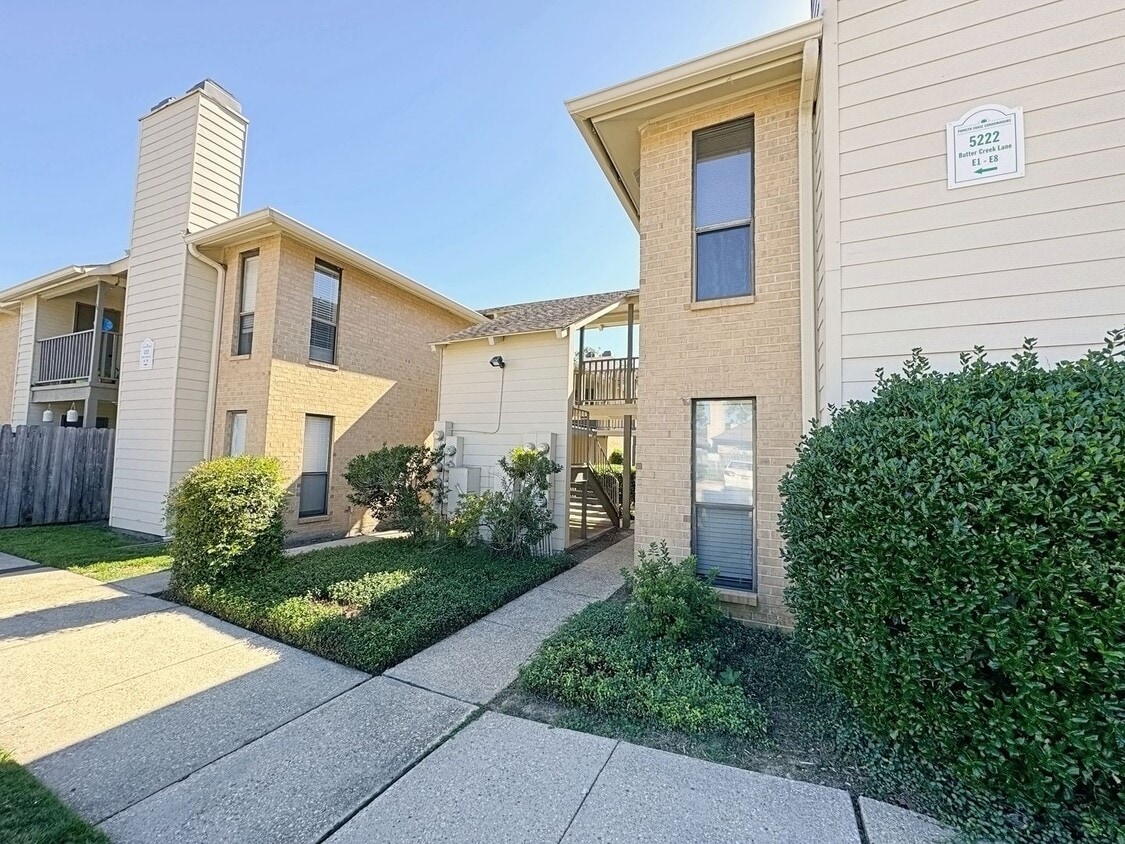 1 Bedroom Downstairs condo available now! Community Pool - 1 Bedroom Downstairs condo available now! Community Pool