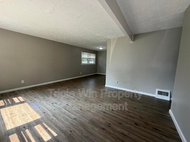 Foto del edificio - 1113 Highmont Dr