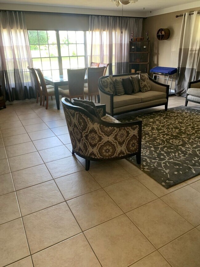 Building Photo - 4 Bedroom Single Family Home in Vero Beach