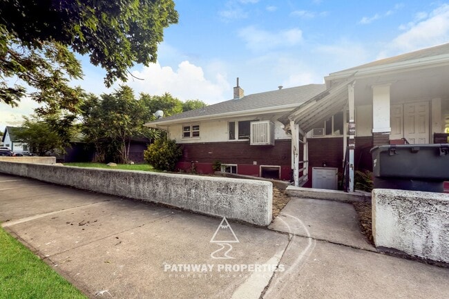 Building Photo - 785 28th St