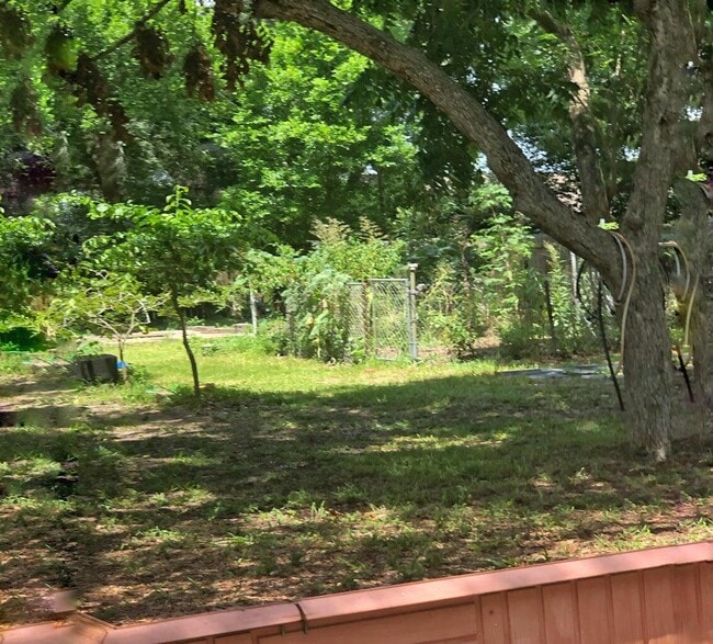 Building Photo - 244 Greenbrier Dr NE