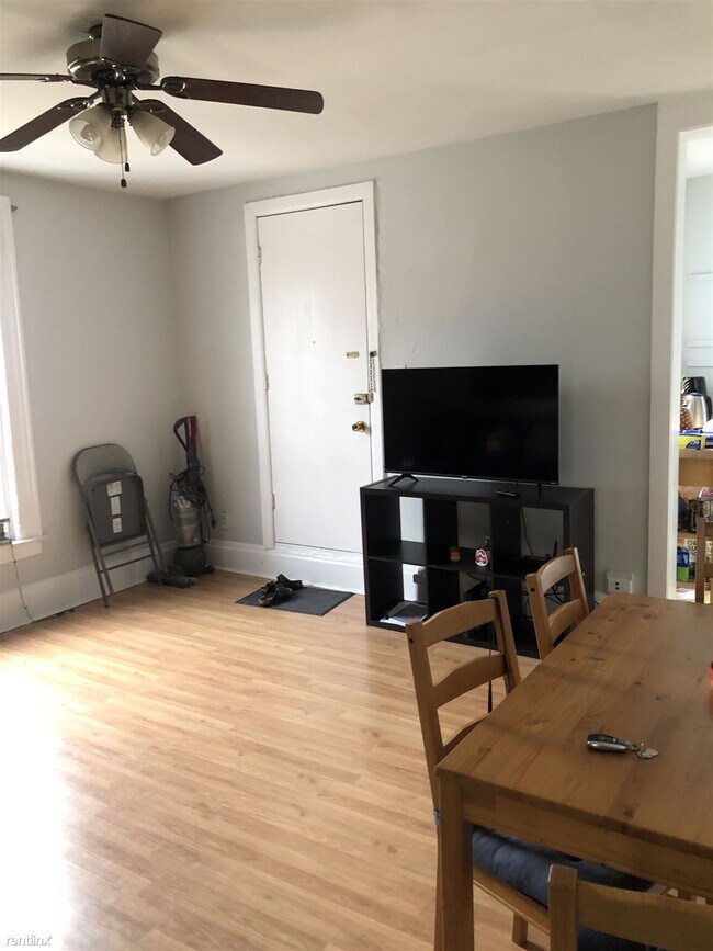 Foto del edificio - 1 br, 1 bath 4plex - 610 Lawrence St Unit 3