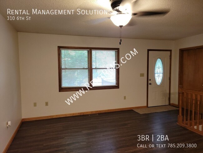 Foto del edificio - 310 6th St - Wamego 3 BED/2 BATH
