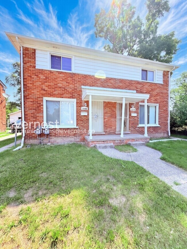 Building Photo - 2 Bed & 1 Bath Duplex in Detroit / Pet-Friendly / Section 8 Accepted / Available Now!
