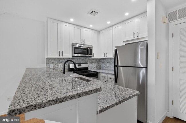 Building Photo - 704 N 18th St