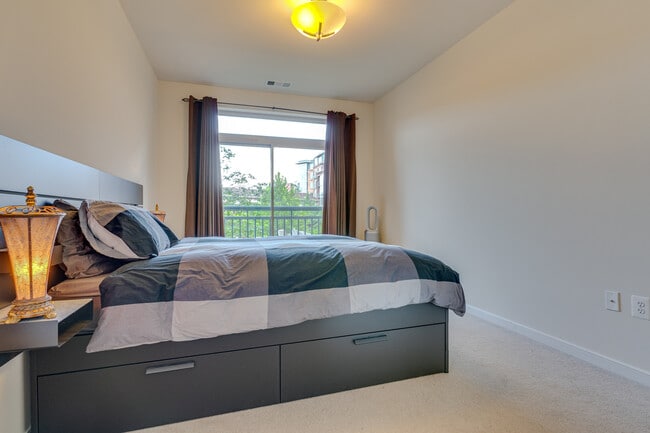 Bedroom - 2200 N Westmoreland St