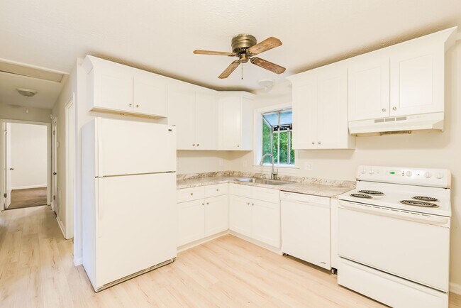 Building Photo - 2706 Marlin Dr