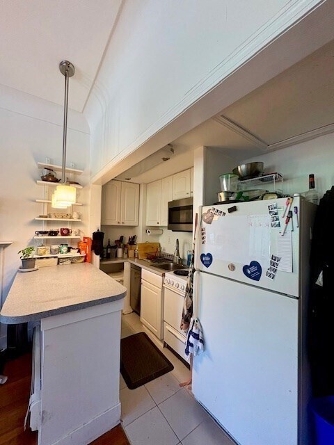 Building Photo - 591 Beacon St