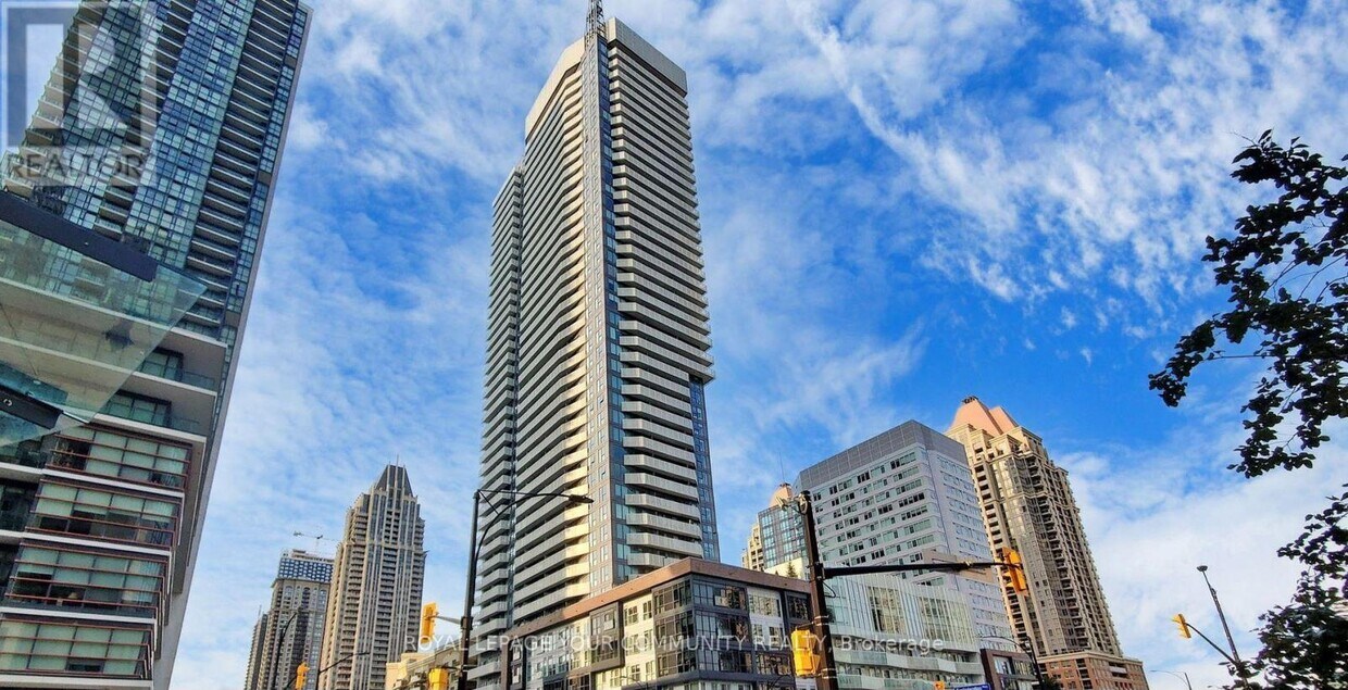 Photo principale - 4065-4065 Confederation Pkwy