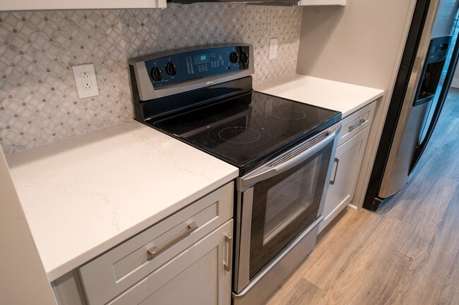 Building Photo - 415 Church St