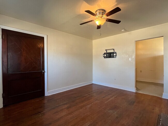 Living Room - 1011 W 7th Ave